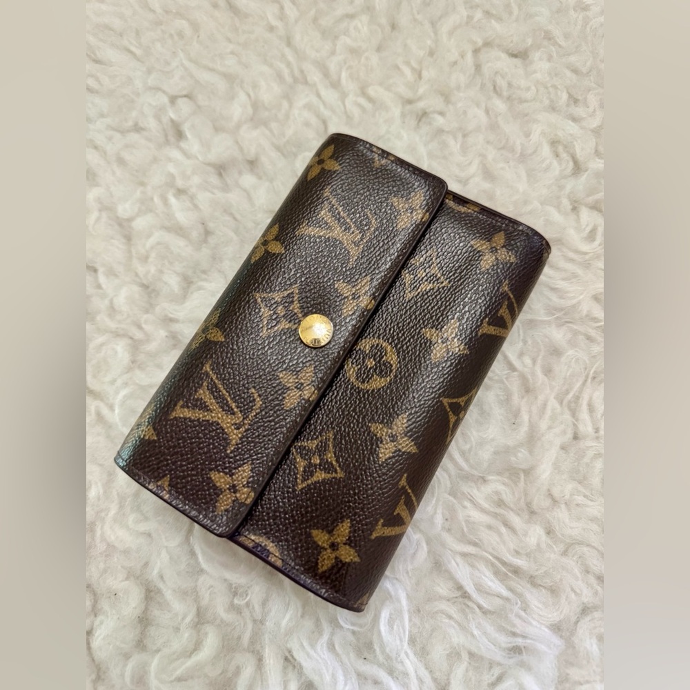 Louis Vuitton Monogram Medium Canvas tri-Fold Wallet